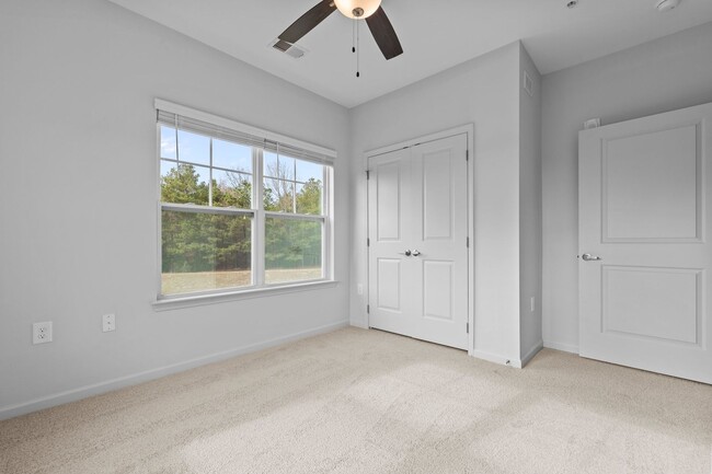 Building Photo - 250 Grove Cir
