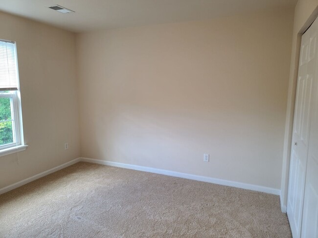 Building Photo - 3 Bedroom Townhome for Rent in Waynesboro