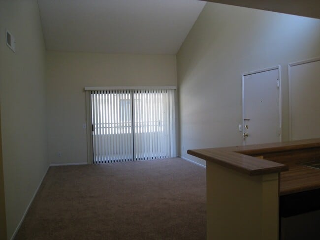 Building Photo - SPARKLING CONDO, UPPER UNIT!