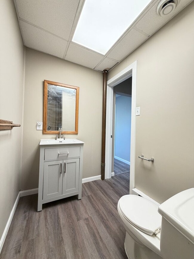 Building Photo - 2 Bedroom Home - Open August 1st!