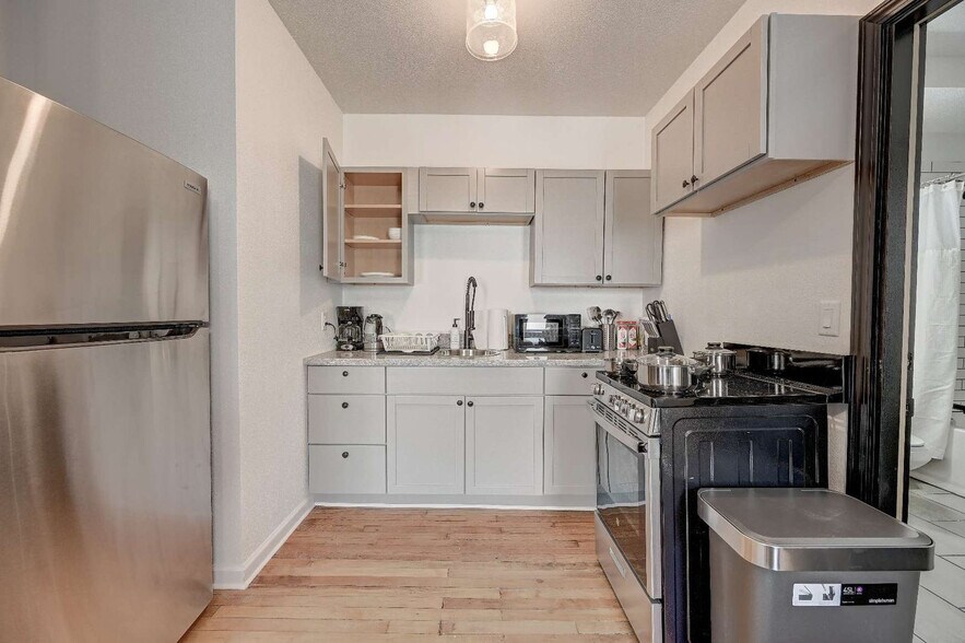 Building Photo - 1930 N Prospect Ave