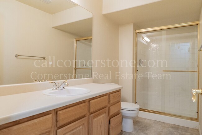 Building Photo - 3305 Hollycrest Dr