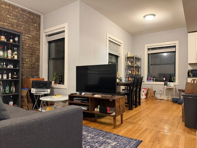Building Photo - 935 E 54th Pl
