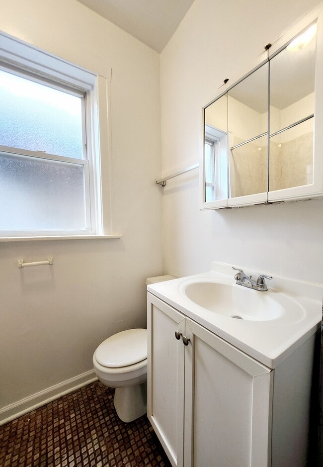 Building Photo - 3408 W Berteau Ave