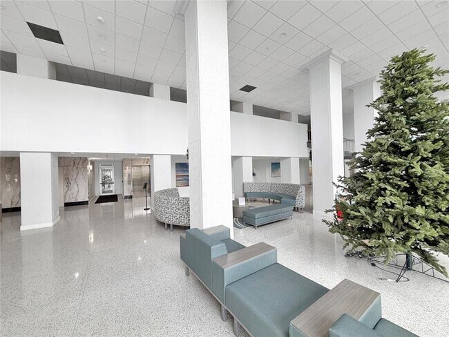 Building Photo - 405 N Ocean Blvd