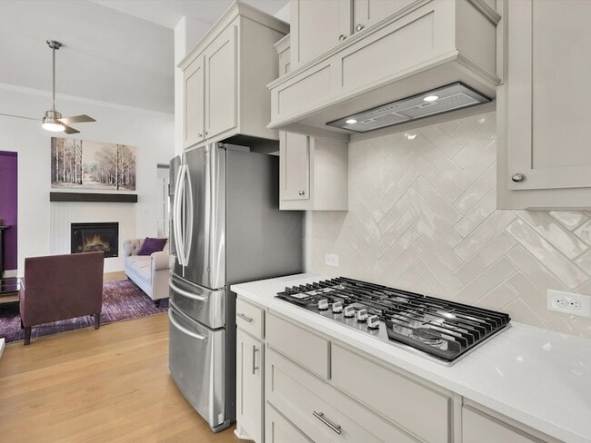 Building Photo - 439 Montrose Dr