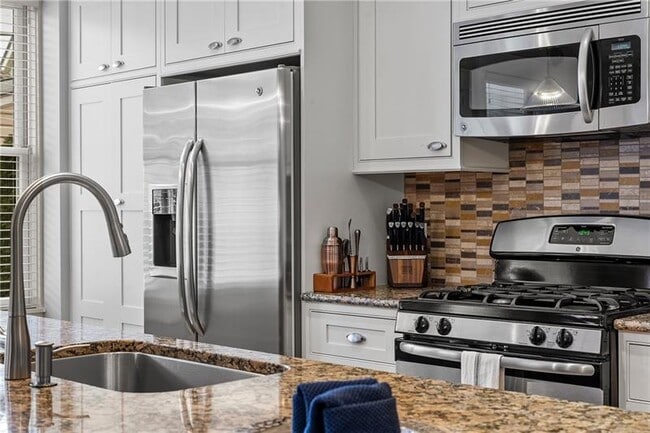 Building Photo - 706 Ivy St