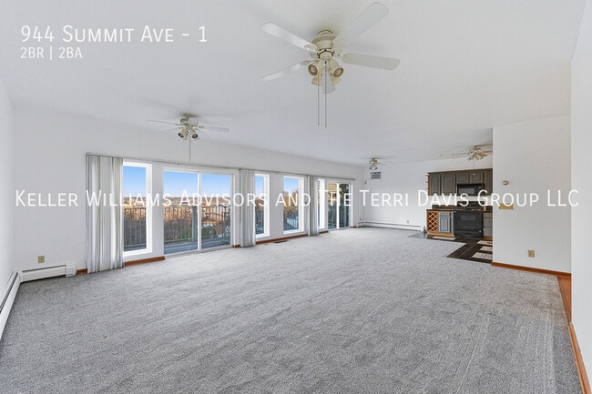 Building Photo - 944 Summit Ave