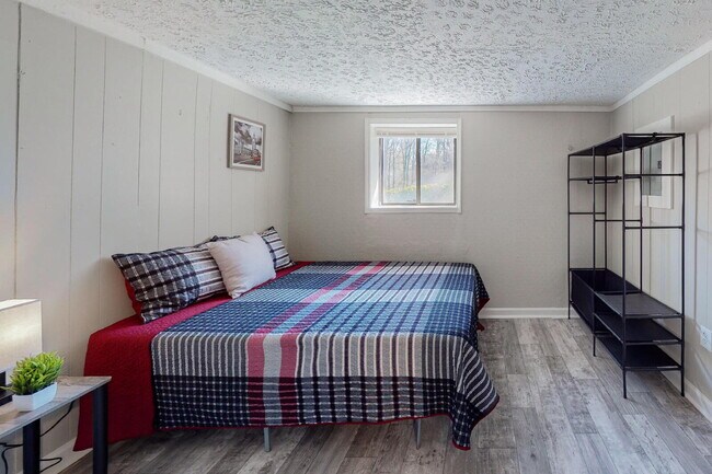 Building Photo - THE LINCOLNDALE | Spacious & comfortable Ellenwood house featuring a dining area designed for con...