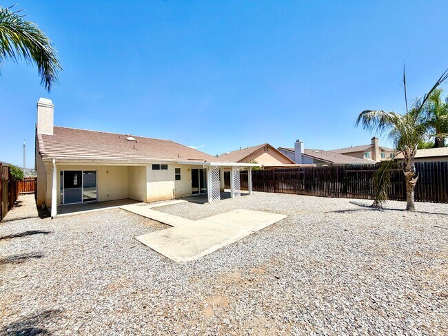 Building Photo - 27071 School Park Dr