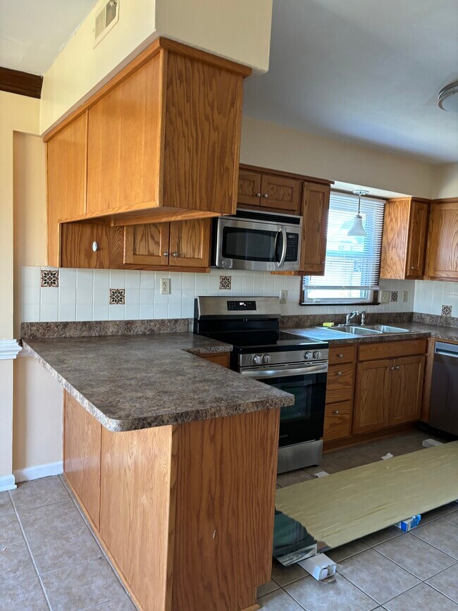 Building Photo - 5429 Grand Lake Crescent