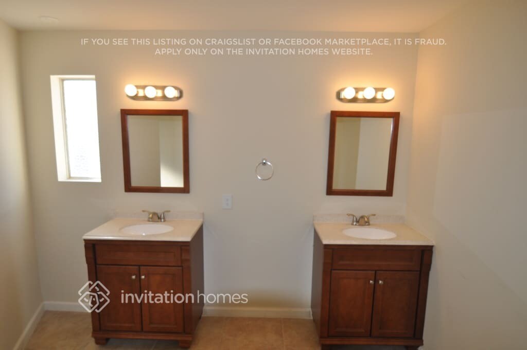 Building Photo - 9811 N 40th Dr