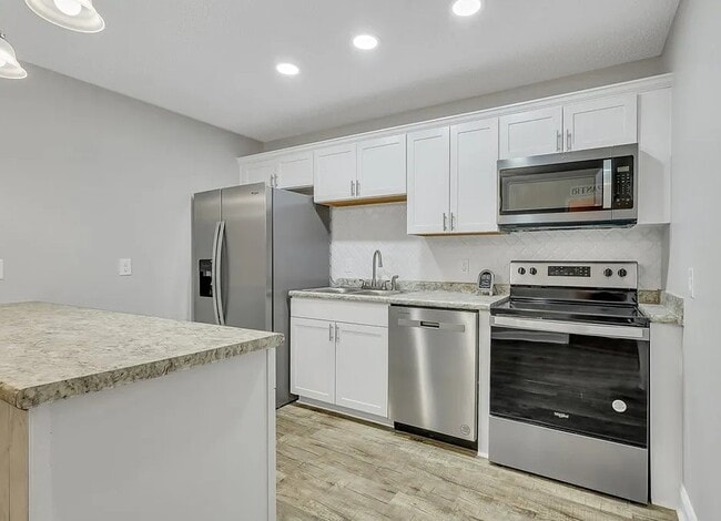 Building Photo - 812 Spanish Oak Dr