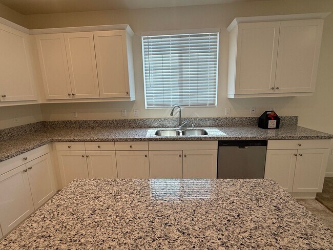 Building Photo - Victorville- New Richmond Home, 3 bedrooms...