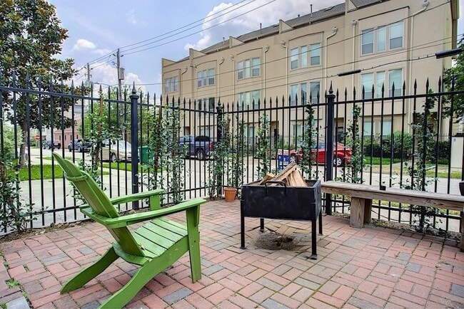 Building Photo - 2214 Radcliffe St