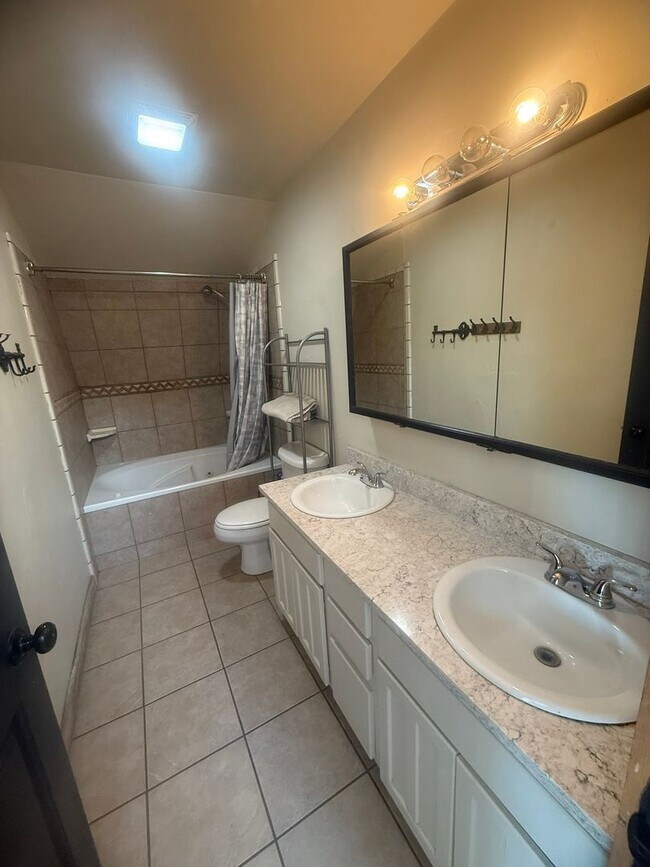 Building Photo - 669 Bluegrass Dr