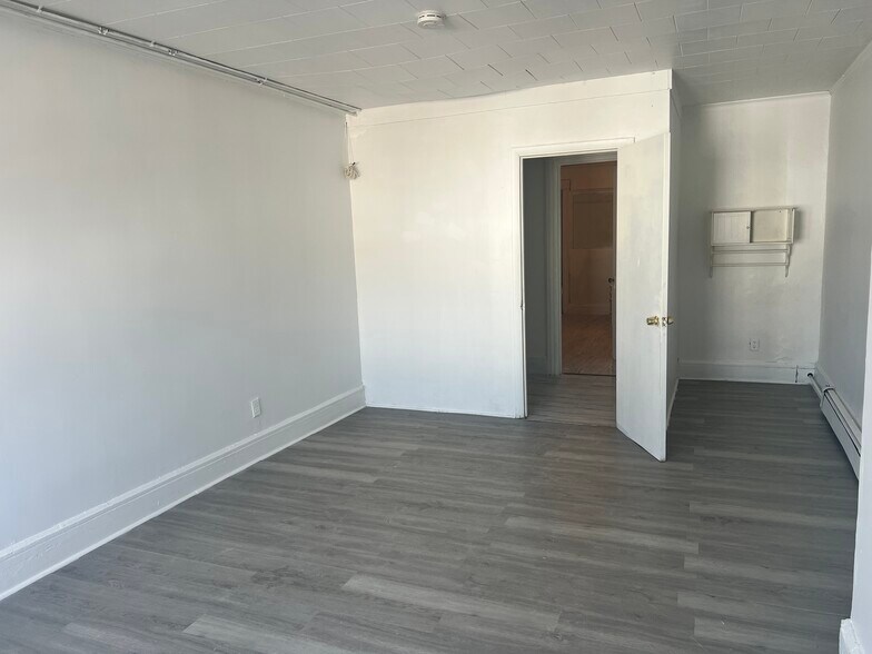 Building Photo - 416 E Main St