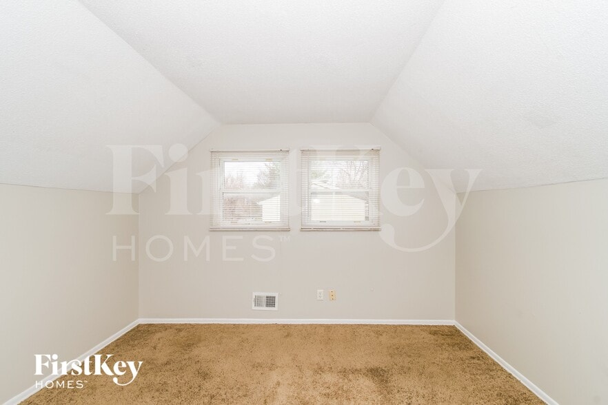 Building Photo - 1733 Mutz Dr