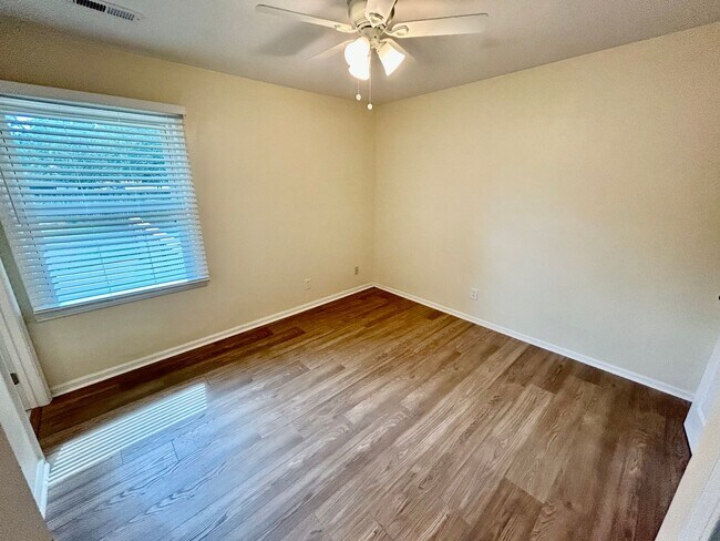 Building Photo - 3725 Boyette Ct E