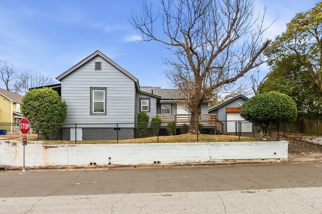 Building Photo - Available Now: Durham Single Family Home