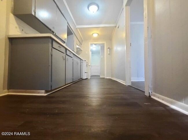 Building Photo - 1063 Mouton Ave