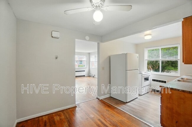 Building Photo - 3919 E Gatewood Ln