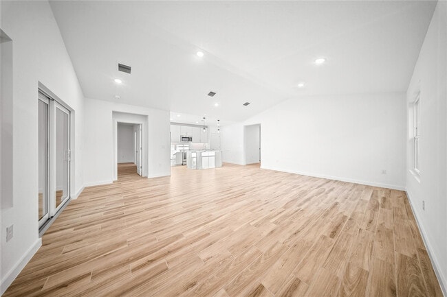 Building Photo - 1689 SW Abingdon Ave