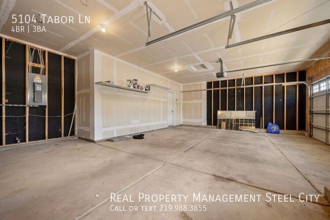 Building Photo - 5104 Tabor Lane