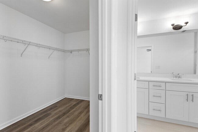 Building Photo - 1363 Landon Hills Dr