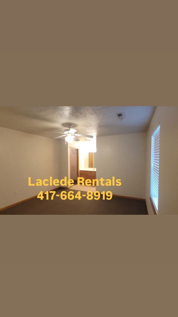 Building Photo - 3 BED 2  BATH DUPLEX