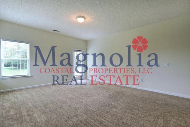 Building Photo - 3 Bedroom 2 Bathroom Live Oak - Richmond Hill