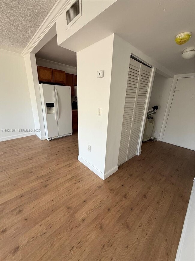 Building Photo - 2025 NE 164th St