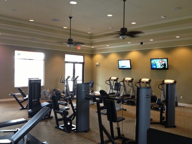 Building Photo - Townhome in the gated community of Bristol Pines