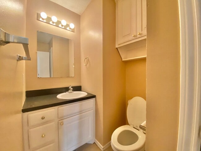Building Photo - 3 bed 1.5 bath now available.
