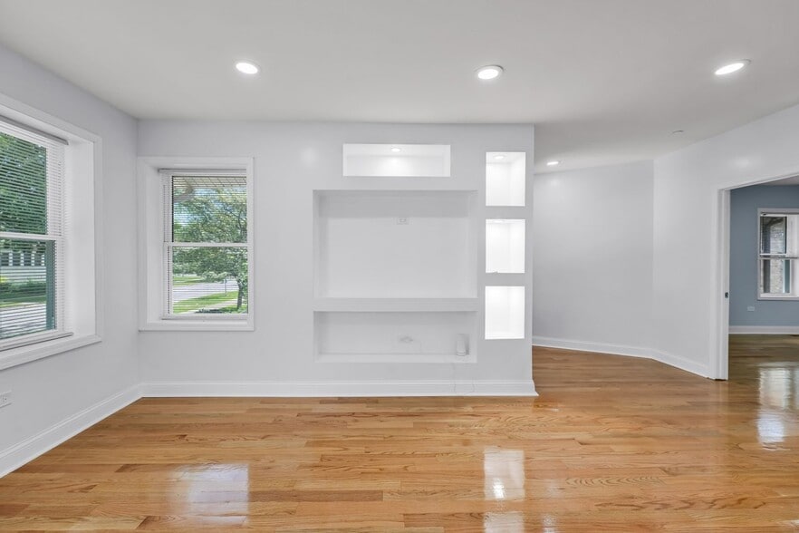 Building Photo - 1115 N Taylor Ave