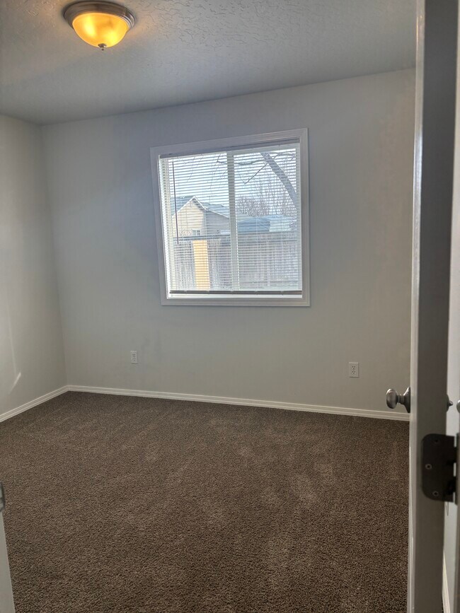 Building Photo - 339 E Bay Owl Dr