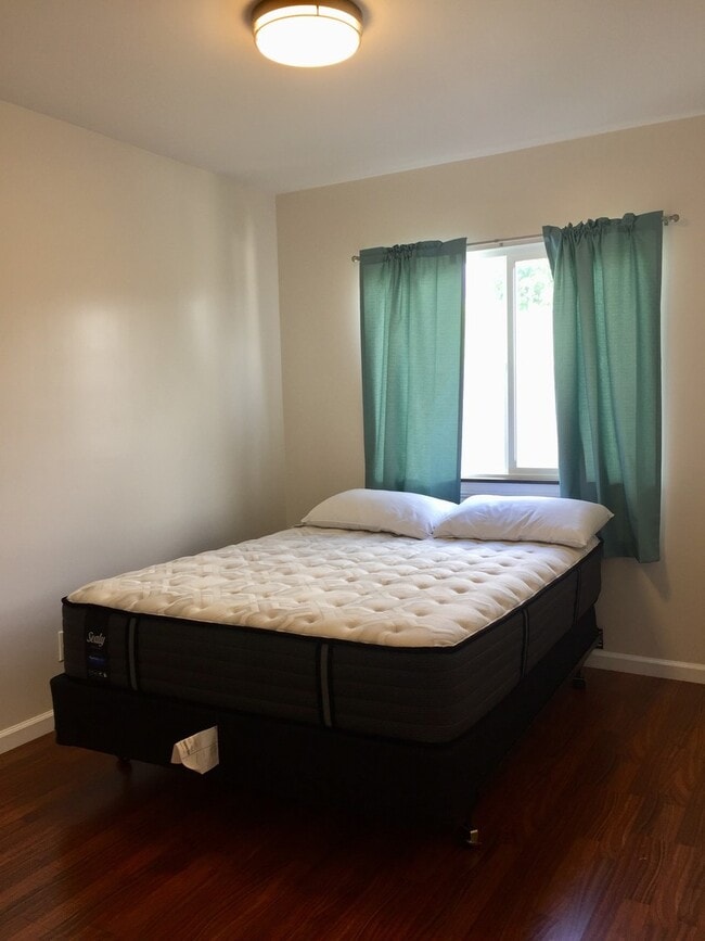 Building Photo - Lam, Clyde or Patcharee