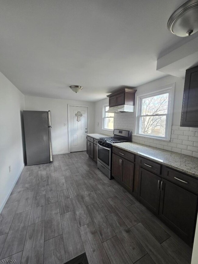 Building Photo - 115 Pine St