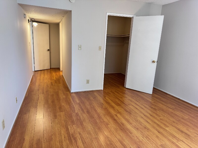 Building Photo - 430 E San Jose Ave