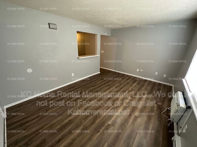 Building Photo - 551 N Somerset Terrace