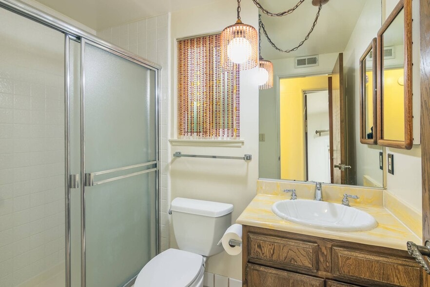 Bathroom #3 - 14676 Deervale Pl
