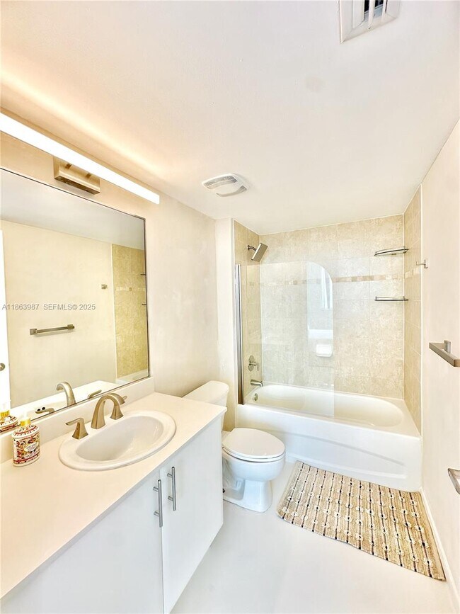 Building Photo - 1861 NW S River Dr