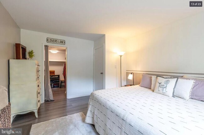 Master Bedroom - 1607 Meadowview Ln
