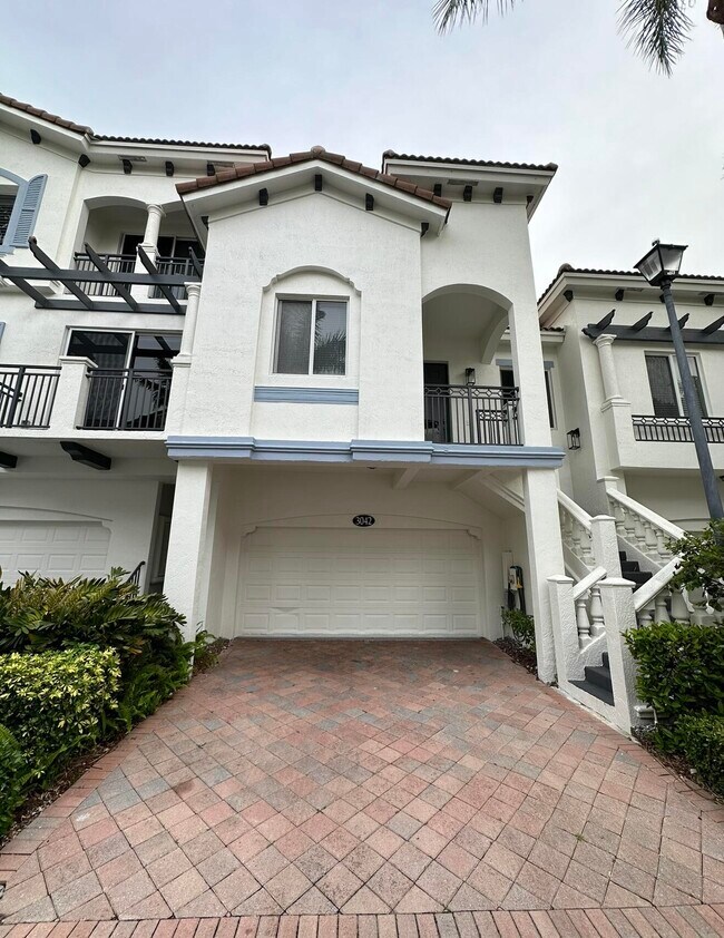 Building Photo - 3042 Waterside Cir