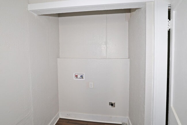 Building Photo - 1506 SW 11th Ave