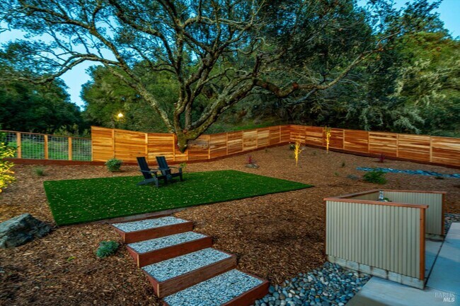 Building Photo - 1580 Clear Ridge Dr