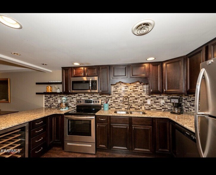 Building Photo - 304 Olympia Dr