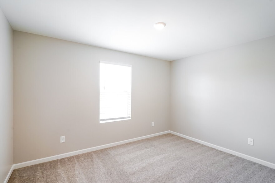 Building Photo - 1327 Rutherford St