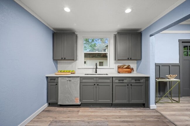 Building Photo - 1829 E 14th Ave