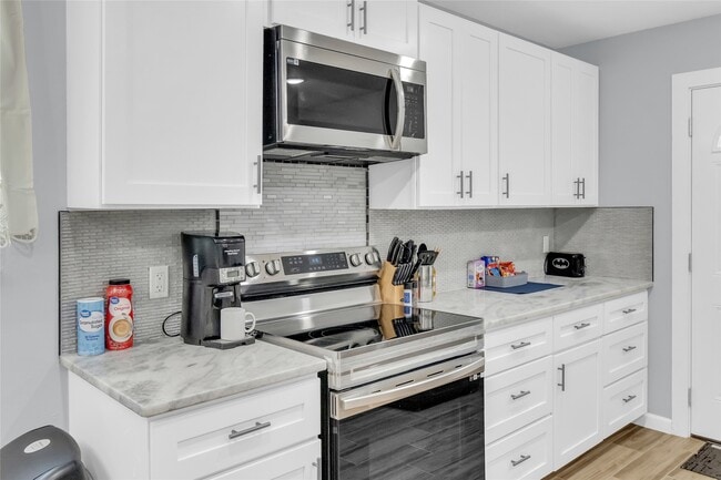 Building Photo - 5815 Schevers St